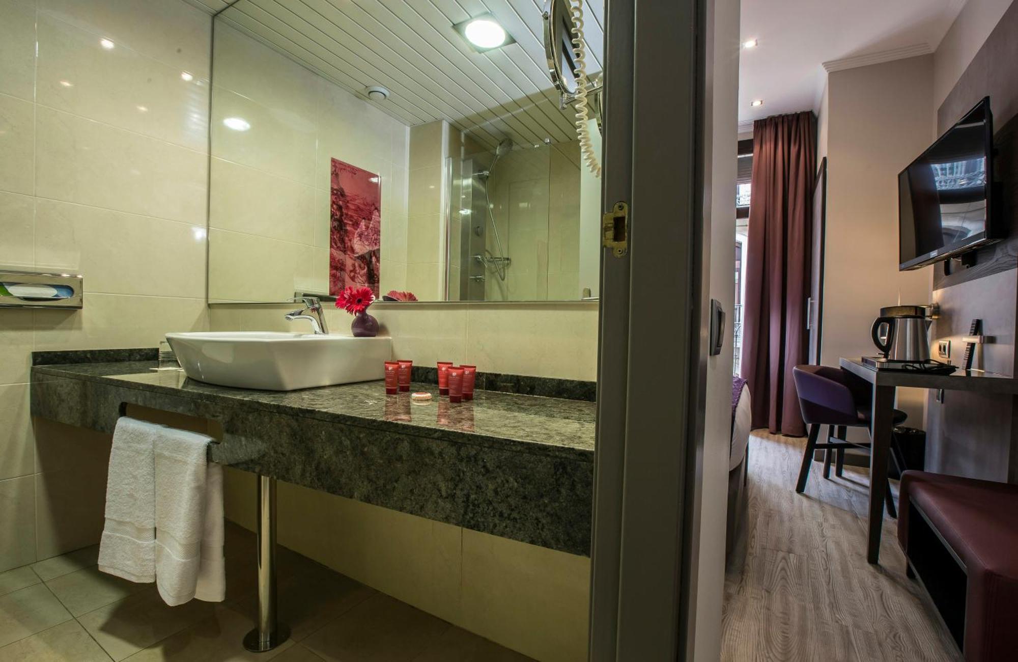 Superior Double or Twin Room,1746821346:JPEG